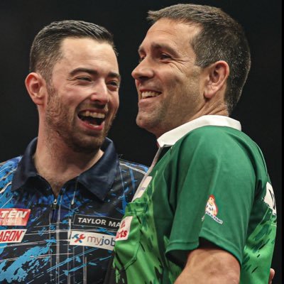 I love darts and the GAA. I love any Irish player and down Gaa🔴⚫️