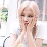 lovniini's profile picture. • to jennie: everytime i see her my heart beats madly ♡