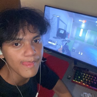 insanefarting's profile picture. shotgun, leave the car running. silk skin, blushing.