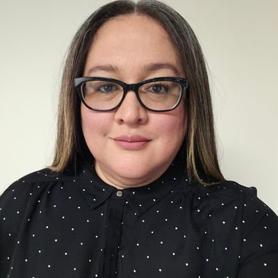 Soy hija amada, hija de un padre perfecto, mujer imperfecta que trabaja un proceso de sanación, una guerrera que va de victoria en victoria.