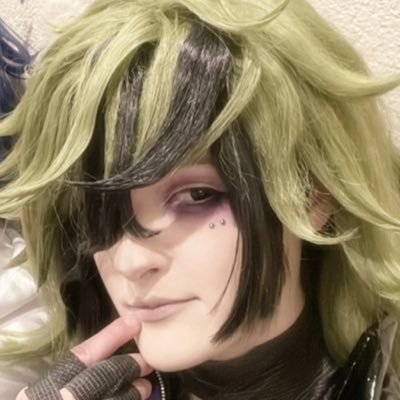 ren • cosplayer • 19 • he/it • ENG • currently obsessed with raincode, yttd, and hundred line ^_^