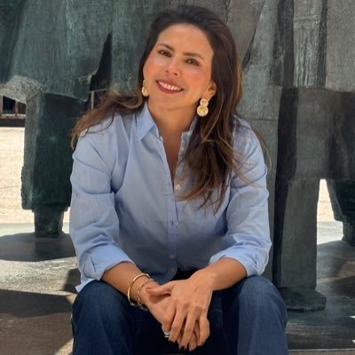 Ciudadana con vocación de servicio que cree en la ética de lo público. Ex @villavomujer y Ex directora @URestitucion.