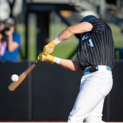 @RacersBaseball ; Positions SS/3B/1B ; Height 6’1 ; Weight 190 ; 3 Sport Athlete ⚾️⚽️🏈;