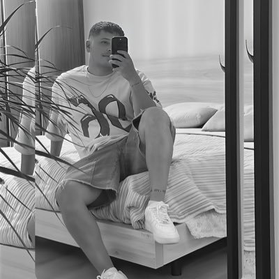 Twitch Streamer +2,1K // TIKTOK +1.3K 📷 Rei de meterme donde no me llaman . - GORDITO , SEXY , ALEGRE , FILANTROPO Y TUYO . CC PARA @DiablosEU
