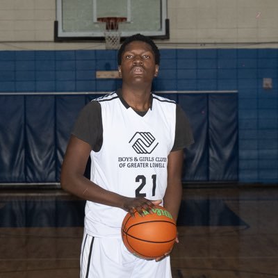 6’4 220 | Class of 2026 PF/SF | Lowell high school | GPA 2.6 | 2 sport athlete | email Perryshamarii@gmail.com | Cell 978 418 3586