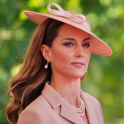 booksandcafee's profile picture. Addicted to books, Turkish dizi and English Royal Family ☕📚

She/Her