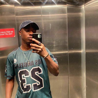 PLUTO 🛸 BOI 💜 DREAMCHASER 💰
PAPER CHASING IS MY OCCUPATION 💼