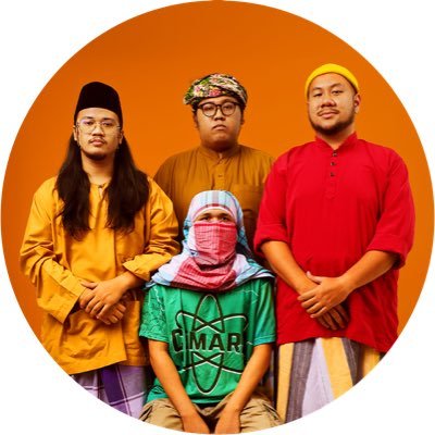 Sebuah band yang sedang cuba untuk mencuba. Dengarkan “Keroncong Lumut” di semua platform penstriman digital. Tekan pautan dibawah.