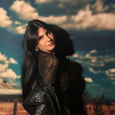 “Põe tua cabeça no meu ombro que eu enfrento qualquer coisa com você...”
