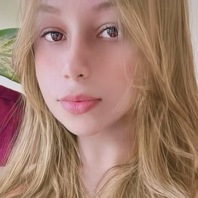 Autista, celibatária, metade mulher e metade Corinthians