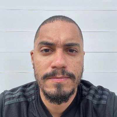 Sou um miserável homem, louco por Jesus e sofro pelo @SantosFC. 🚨 ISSO AQUI É TWITTER, NÃO LEVE TUDO A SÉRIO 🚨