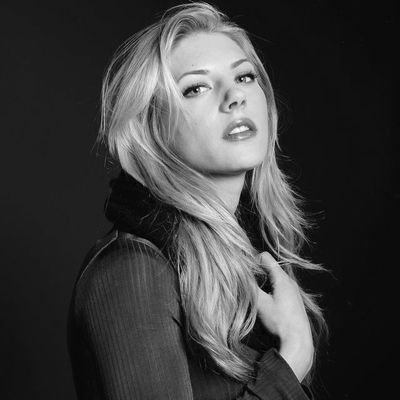 #Hollywood# Actress/producer, Director and Model
hello dear friends and love ones you are welcome to my fan page where I make out time to communicate you all