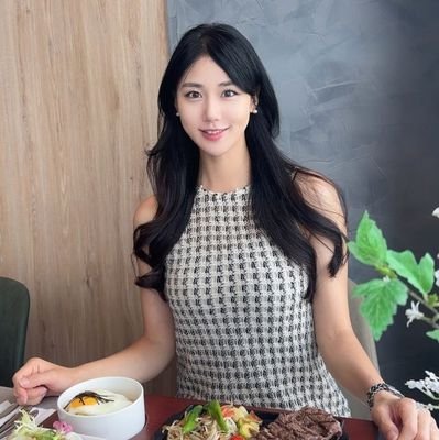 MatildaAnn34512's profile picture. 📱→ 打开帖子通知
展现世界上最美丽的一面
每天❤️
📱→打开接收帖子通知！
精选世界级美图每天为你送上