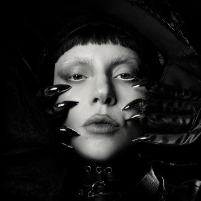 Fã da Lady Gaga desde 2009, trazendo algumas atualizações e comentários.