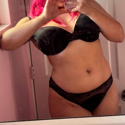 18 / college girl / hard kinks ! / 5’1 / mexican / bi