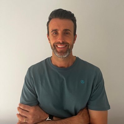 Entrenador de fútbol Nivel 3. Ex-cantera Levante UD. Actualmente Entrenador JB en Academia VCF