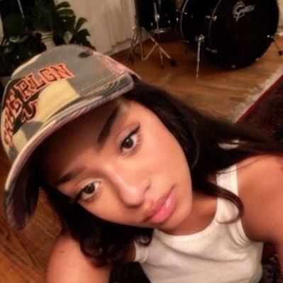 m*mo Profile