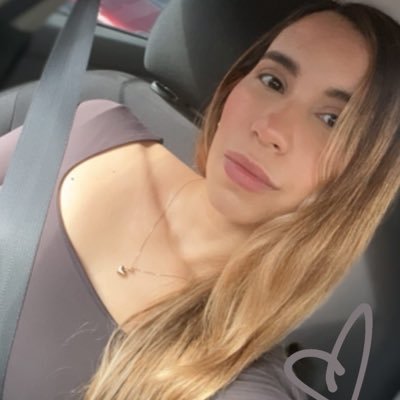 Tomo café, me gusta el fútbol y escribo pendejadas; también soy abogada
