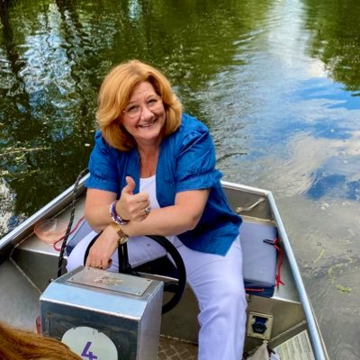 Roukens PR • Team|Projectmanager • Liefde • Gooisch in TWENTE • Mama • Gek op taal/rijm • Patty ben ik 💙@hartrijm1 • PoArtrybook • Mens, humor & verbinding👇🏼