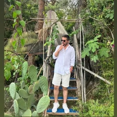 Cumhurtore's profile picture. PAÜ

MEB 
felsefe öğretmeni

NOT:    Wint and time