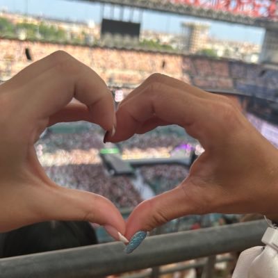 vigilante_mom13's profile picture. Still at the restaurant Milan N1 and TAYronto N5 🫶🏻