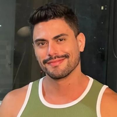 Um biscoiteiro exibido que comenta sobre TV entre outras coisas...