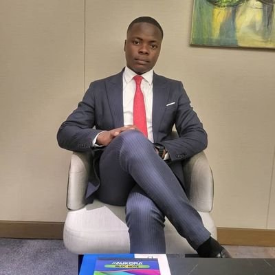 Acteur politique et passionné de la communication.