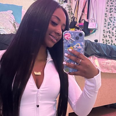 prettymfnsagg's profile picture. 🎀