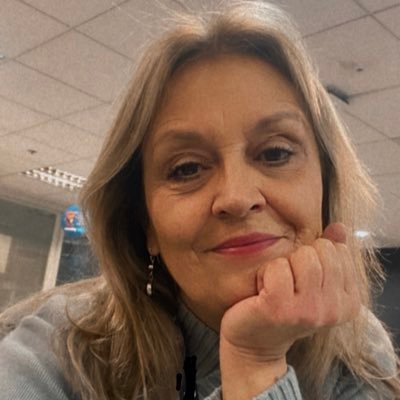 Perigoso é a gente se aprisionar no que nos ensinaram como certo e nunca mais se libertar. (Marta Medeiros)