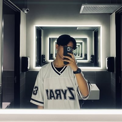 noxwrd's profile picture. Somewhere quiet, far from everything
🌌🚶‍♂️🌃