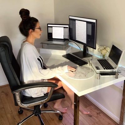 ☮️Mind, Body, Spirit 👩🏼💻Founder & CEO @👩💼 crypto ⌚️entrepreneur California Born