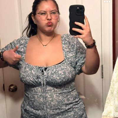 John33039987003's profile picture. Loser can’t fuck any hot chicks