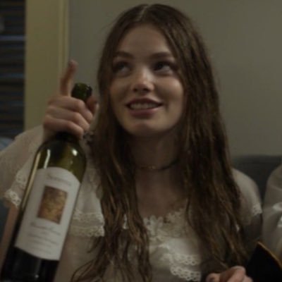 _Alieska_'s profile picture. 1,69 | 52kg | imc 18 | mf: 48 kg imc 16 | 𓆩♡𓆪 as vezes fumando um pra apaziguar as ideia, as vezes me cortando pra não me matar