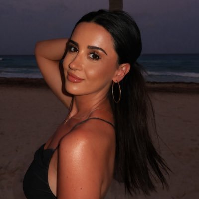 katdel___'s profile picture. Nyctophiliac. ☦︎ 🤍⚕️