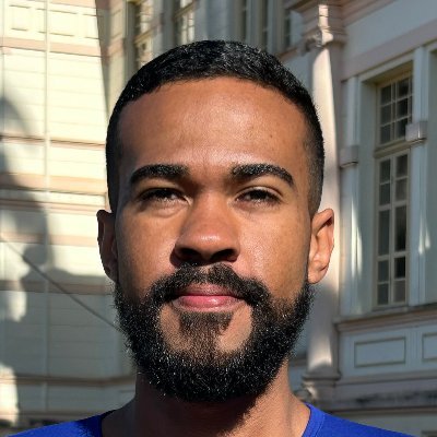 Antes eu falava sozinho agora eu tenho um Twitter, é mais legal falar sozinho com um monte de gente. Ex CEFET / Eng. Civil UFV