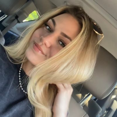 torihindman's profile picture. 9.25.21 💍 support human rights.