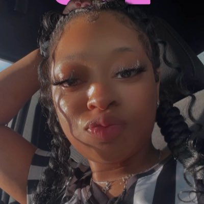 Tinkabellll2's profile picture. 