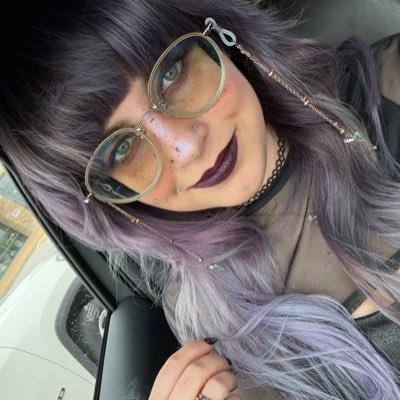 33 • ♡ @eternalseraph88 • dbd enthusiast, for some reason • alt: @ignited_rose