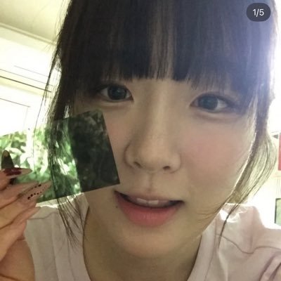 그렇게 지옥에 도착해서 자리에 앉아서 일을 시작하려고 하는데 여자는 당황했다 왜냐하면 사랑하던 사람이 자기 눈 앞에 있었기 때문이다. 헬로월드가 말했다. “주인님이 왜 여기에 있어요?” 그러자 남자가 말했다. “나도 모르겠어. 죽었더니 여기로 왔어. 보고싶었어.”