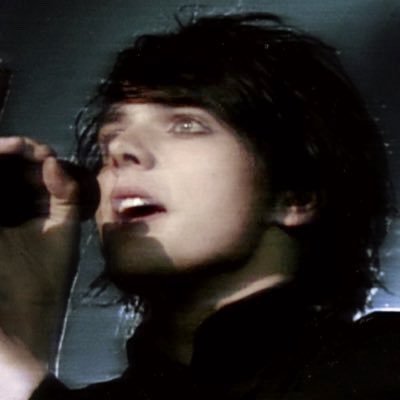 “you must fix your heart.” 🦢 ✶ ࿐ ˚ . ✦ MCRLA 2022 + 2025 ✦ certified vampire freak ✦ patron saint of femcr ✦ 18+, no minors!