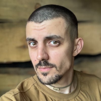 Пишу. П’ю. Ганяю піздунця на YouTube. Журналіст, волонтер. Зараз - у НГУ.