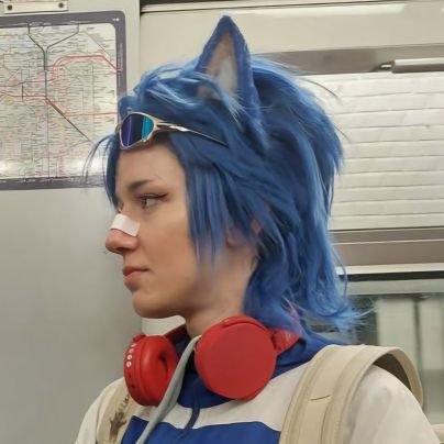 @phantom_iris' chaotic side acc | She/her | Cosplays/draws | EN/NL/日本語