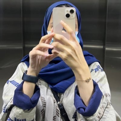 أنا و الكتمان و البرود والعناد أحباب …. عالمي هنا و انتهى .