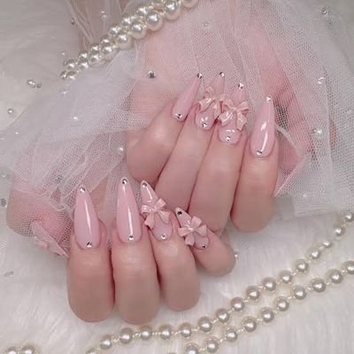 room_of_yonmi's profile picture. 「垢抜けたね」って言わせたくて。
恋も見た目も、努力で変わるって証明中。
美容×恋愛×自分磨きの発信💄💘
フォローは整うための小さな一歩🕊️