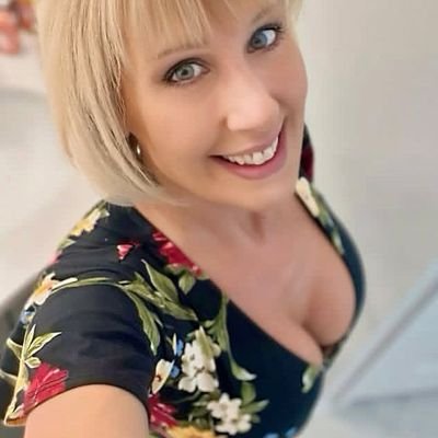 SofieBod18's profile picture. Always go for someone who makes you smile 🌊🏊🌴🥛🥰💙