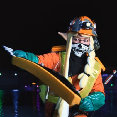 レイトン教授、コスプレ、車、遊園地、スプラが大好きな奴です。毎日楽しく過ごすマン。99%フォロバします(人は選びます) 愛車はユーノスロードスター(NA6CE) 予定は固定をご確認下さい