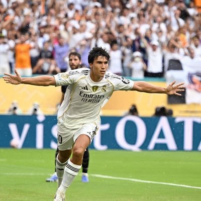 carre86447's profile picture. Hala Madrid PPO🤍🖤viva España 🇪🇸✋