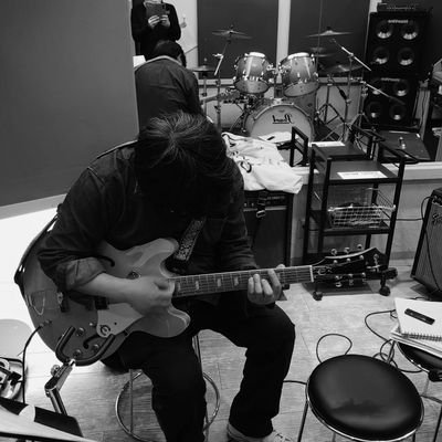 80年代90年代のUS/UKロック好きです。ギター🎸練習頑張ります。行政書士試験に合格するまで受け続ける。行政書士や資格を目指すみんなと頑張りたいです。まず基本情報技術者試験を12月に受験します。年末年始から行政書士の勉強再開です【学位】経営学修士(マーケティング)経済学修士・博士満期(政策論)【保有資格】税理士簿財