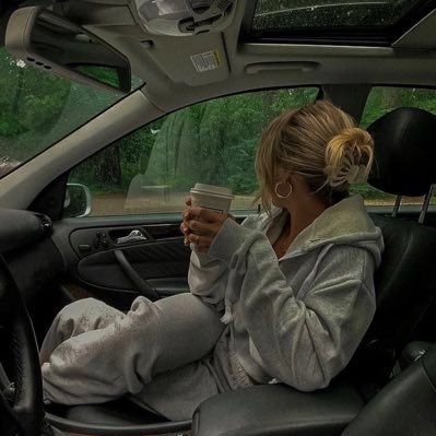 emmaprice29's profile picture. •30• Z Alè Rosè 💕