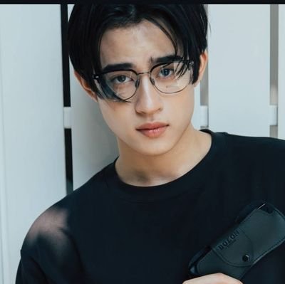 harshiiii_005's profile picture. ~if you find something beautiful, the don't wait for others to agree~ 🩷🪷